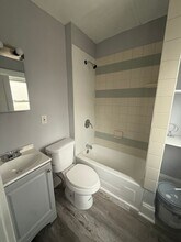 15718 Holmes Ave in Cleveland, OH - Foto de edificio - Building Photo