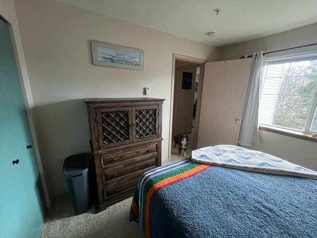 1001 W Casino Rd in Everett, WA - Foto de edificio - Building Photo