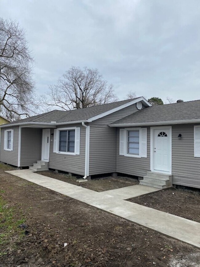 1315 Ave K in Nederland, TX - Building Photo - Building Photo