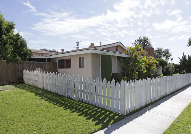 214 S Laxore St in Anaheim, CA - Building Photo - Building Photo