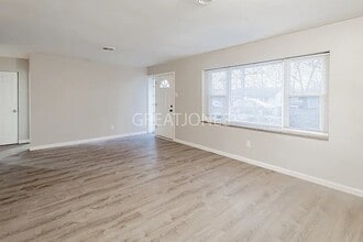 4 St George Ct in Florissant, MO - Foto de edificio - Building Photo