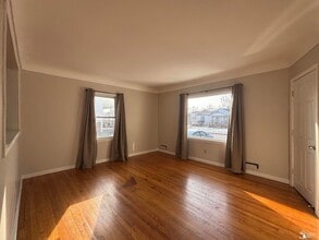 1273 Lindbergh St, Unit 2 in Wyandotte, MI - Building Photo - Building Photo