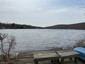 1 Lakeshore Dr W in Highland Lakes, NJ - Building Photo - Building Photo