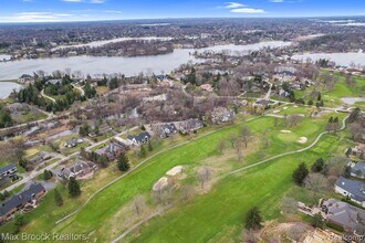 2905 W Hickory Grove Rd in Bloomfield Township, MI - Building Photo - Building Photo