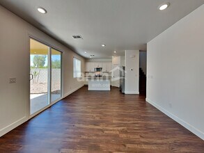 4219 W St Charles Ave in Phoenix, AZ - Foto de edificio - Building Photo