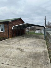 108 Cherrywood Dr in Vine Grove, KY - Foto de edificio - Building Photo