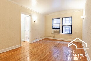 532 W Arlington Pl, Unit 215 in Chicago, IL - Building Photo