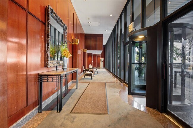 1240 N Lake Shore Dr in Chicago, IL - Building Photo - Building Photo