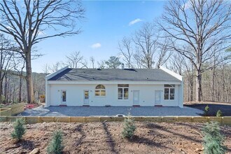 1291 Crumbley Rd in Mcdonough, GA - Foto de edificio - Building Photo