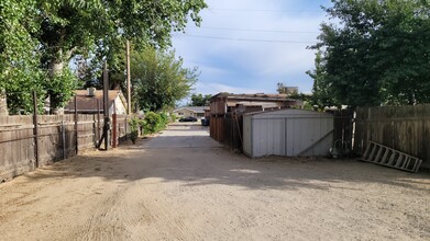 9820 Greenacres Dr in Bakersfield, CA - Foto de edificio - Building Photo