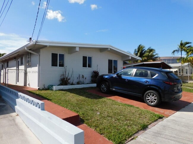 620 NW 58th Ct in Miami, FL - Building Photo - Building Photo