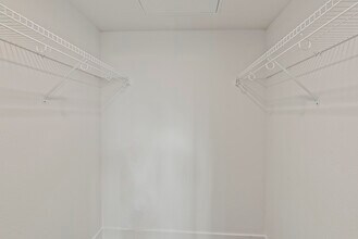 Vuela Apartments in Wilsonville, OR - Foto de edificio - Building Photo