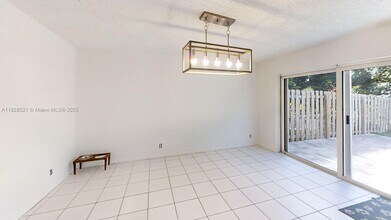 8422 SW 44th Pl in Davie, FL - Building Photo - Building Photo