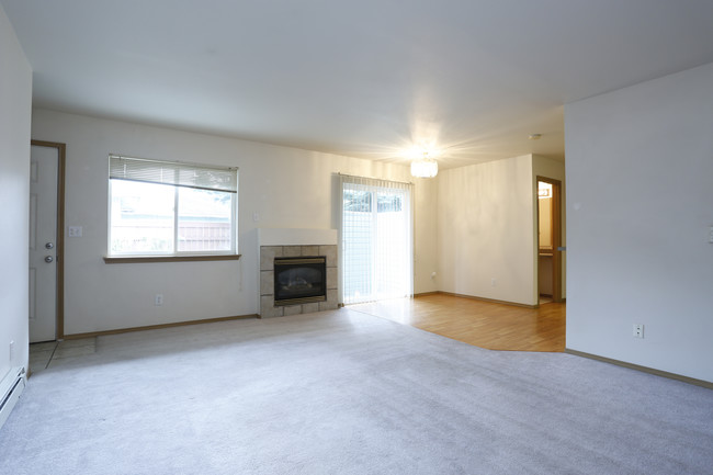 Heritage Square Apartments in Puyallup, WA - Building Photo - Interior Photo