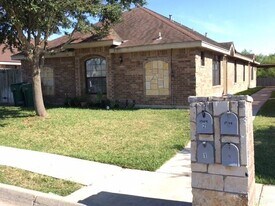14 E Quail St in Pharr, TX - Building Photo