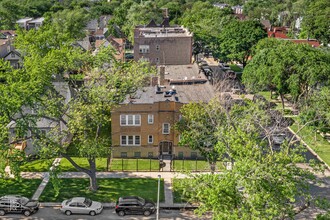 5800 W Iowa St in Chicago, IL - Building Photo - Building Photo