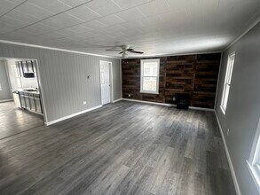 7347 Waldman Ave in Sparrows Point, MD - Foto de edificio - Building Photo