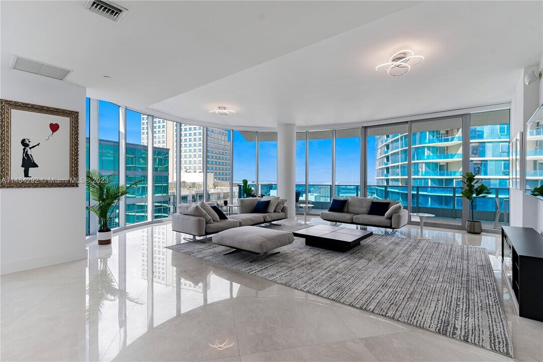 200 S Biscayne Blvd in Miami, FL - Building Photo