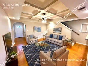5026 Summit Wood in San Antonio, TX - Building Photo - Building Photo
