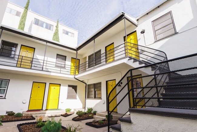 944 Tiverton Avenue in Los Angeles, CA - Building Photo - Building Photo