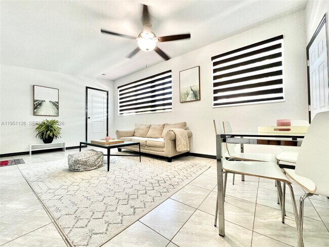 2608 NW 26th St in Miami, FL - Building Photo - Building Photo