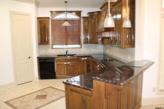 3826 Woods Blvd in Tyler, TX - Building Photo - Building Photo