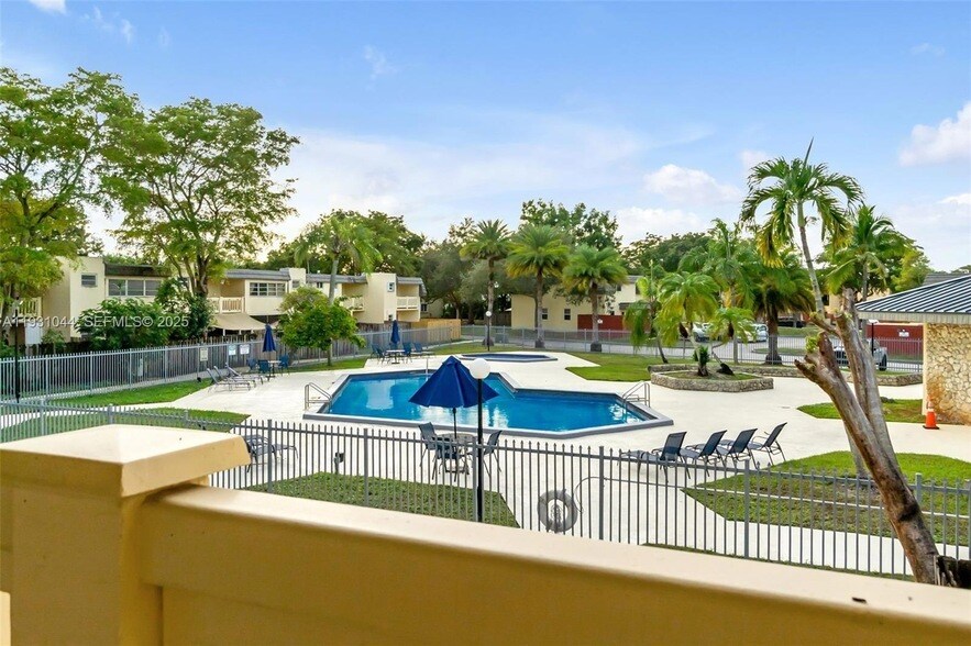 8443 SW 137th Ave in Miami, FL - Building Photo