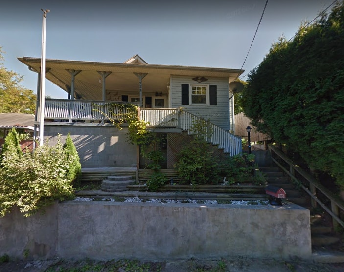 225 Lynn Ave in Clarksburg, WV - Building Photo