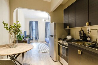 330 E 61st St in New York, NY - Foto de edificio - Building Photo