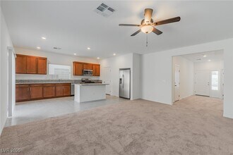 10325 S Bronco St in Las Vegas, NV - Building Photo - Building Photo