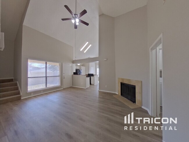 8532 Delta Way in Fort Worth, TX - Foto de edificio - Building Photo