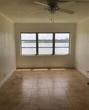4311 Crystal Lake Dr, Unit 112 in Pompano Beach, FL - Building Photo - Building Photo