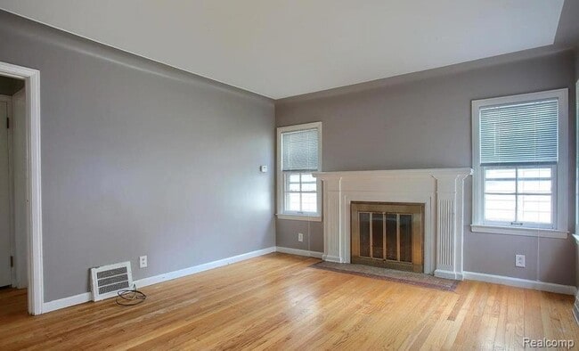 348 E Maplehurst Ave in Ferndale, MI - Building Photo - Building Photo