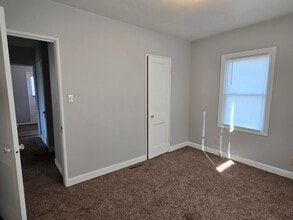 1016 W 5th St S in Newton, IA - Building Photo - Building Photo