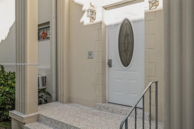 23 Phoenetia Ave in Coral Gables, FL - Building Photo - Building Photo