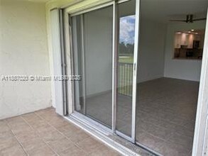 5100 SW 90th Ave in Cooper City, FL - Foto de edificio - Building Photo