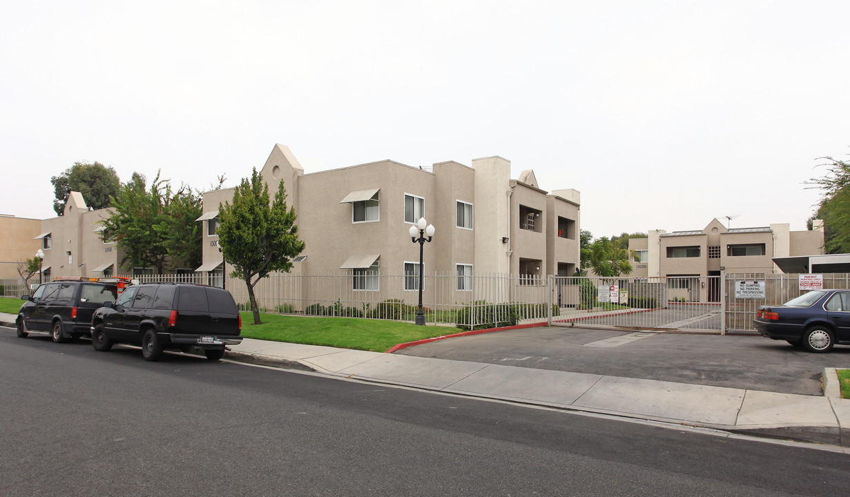 HAWTHORNE TERRACE in Hawthorne, CA - Foto de edificio