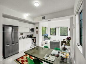 1901 S Le Jeune Rd in Coral Gables, FL - Building Photo - Building Photo
