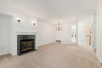15855 NE 92nd Way in Redmond, WA - Building Photo - Building Photo
