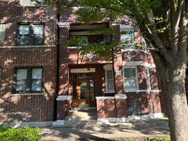 5311 S Ellis Ave in Chicago, IL - Building Photo