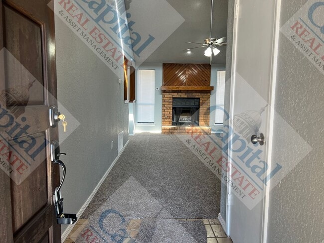 1013 W Gladys Way in Mustang, OK - Building Photo - Building Photo