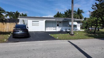 2100 N 57th Way in Hollywood, FL - Building Photo