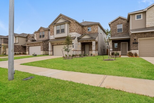 7915 Fijian Cypress Dr in Cypress, TX - Foto de edificio - Building Photo