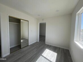 20473 Vanowen St in Los Angeles, CA - Building Photo - Building Photo