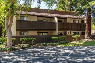 Count Yard in Sunnyvale, CA - Foto de edificio - Building Photo