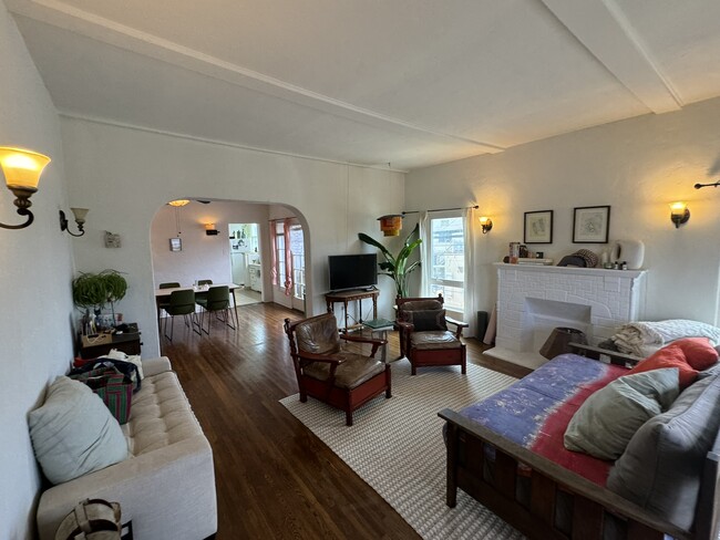 1876 1/2 S Redondo Blvd, Unit 1876 12