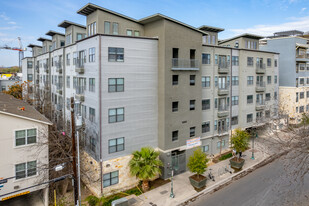 Texan Shoal Creek in Austin, TX - Foto de edificio - Primary Photo