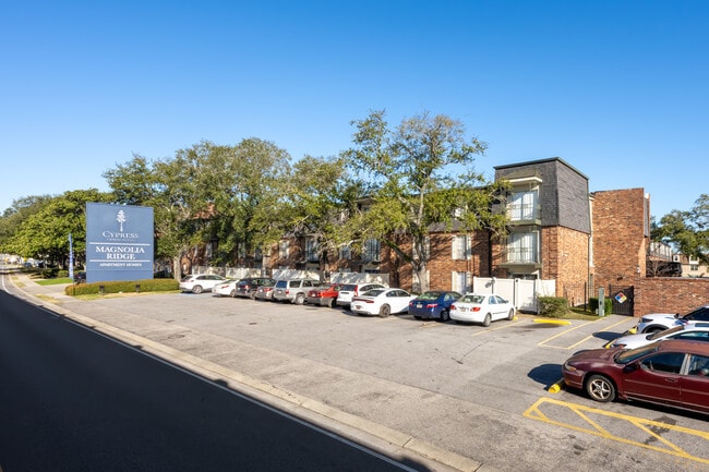 Magnolia Ridge Apartments in Metairie, LA - Foto de edificio - Building Photo