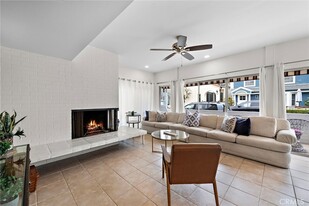 119 Ruby Ave in Newport Beach, CA - Building Photo