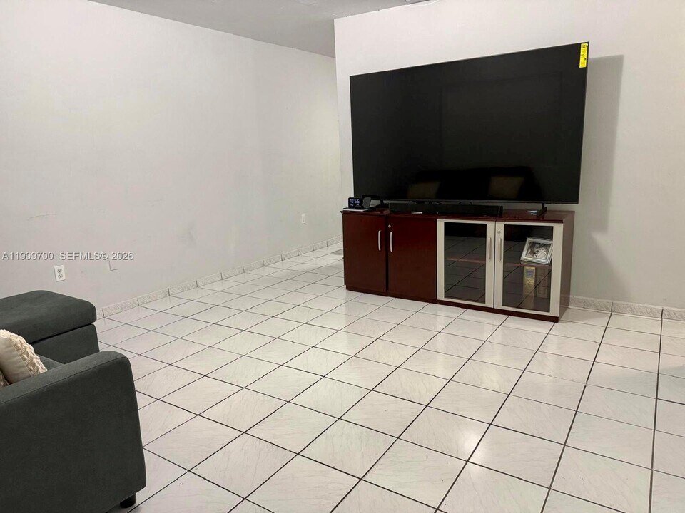 2732 NW 16th Terrace in Miami, FL - Building Photo